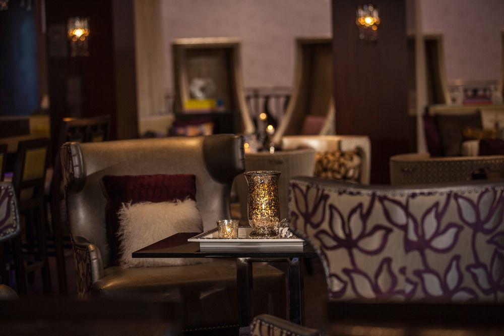 Hotel Renaissance Chicago North Shore 4*