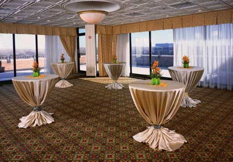 Hotel Renaissance Chicago North Shore 4*