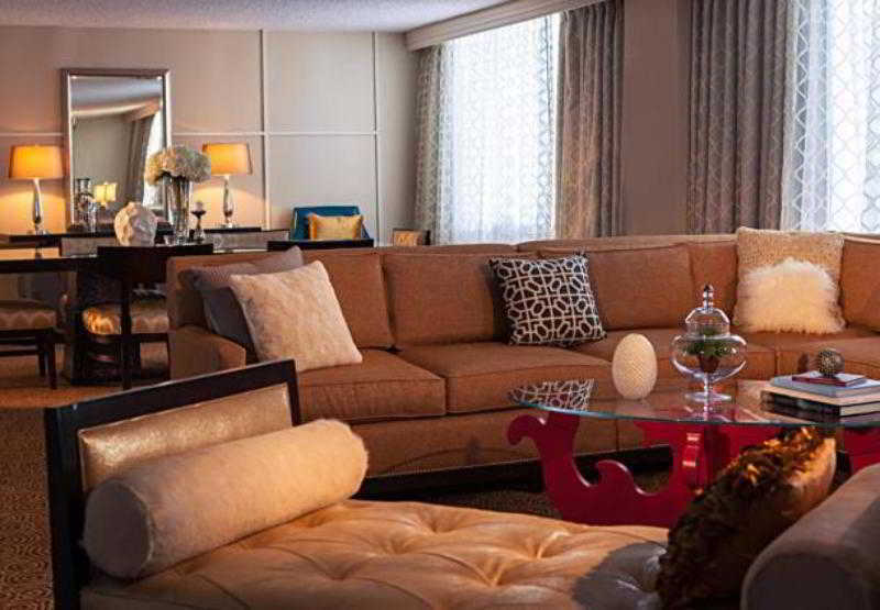 Renaissance Chicago North Shore 4*