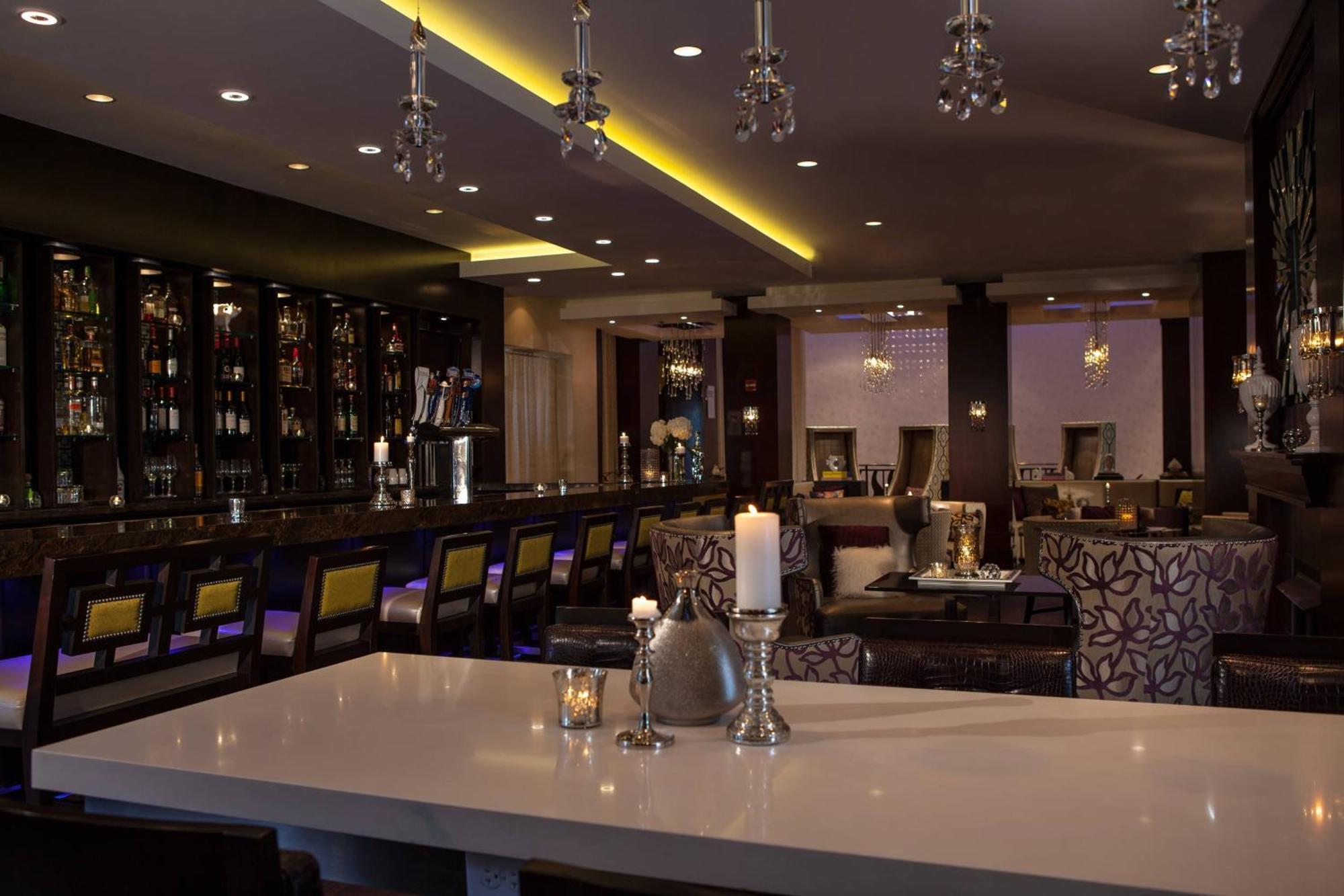 Renaissance Chicago North Shore 4*