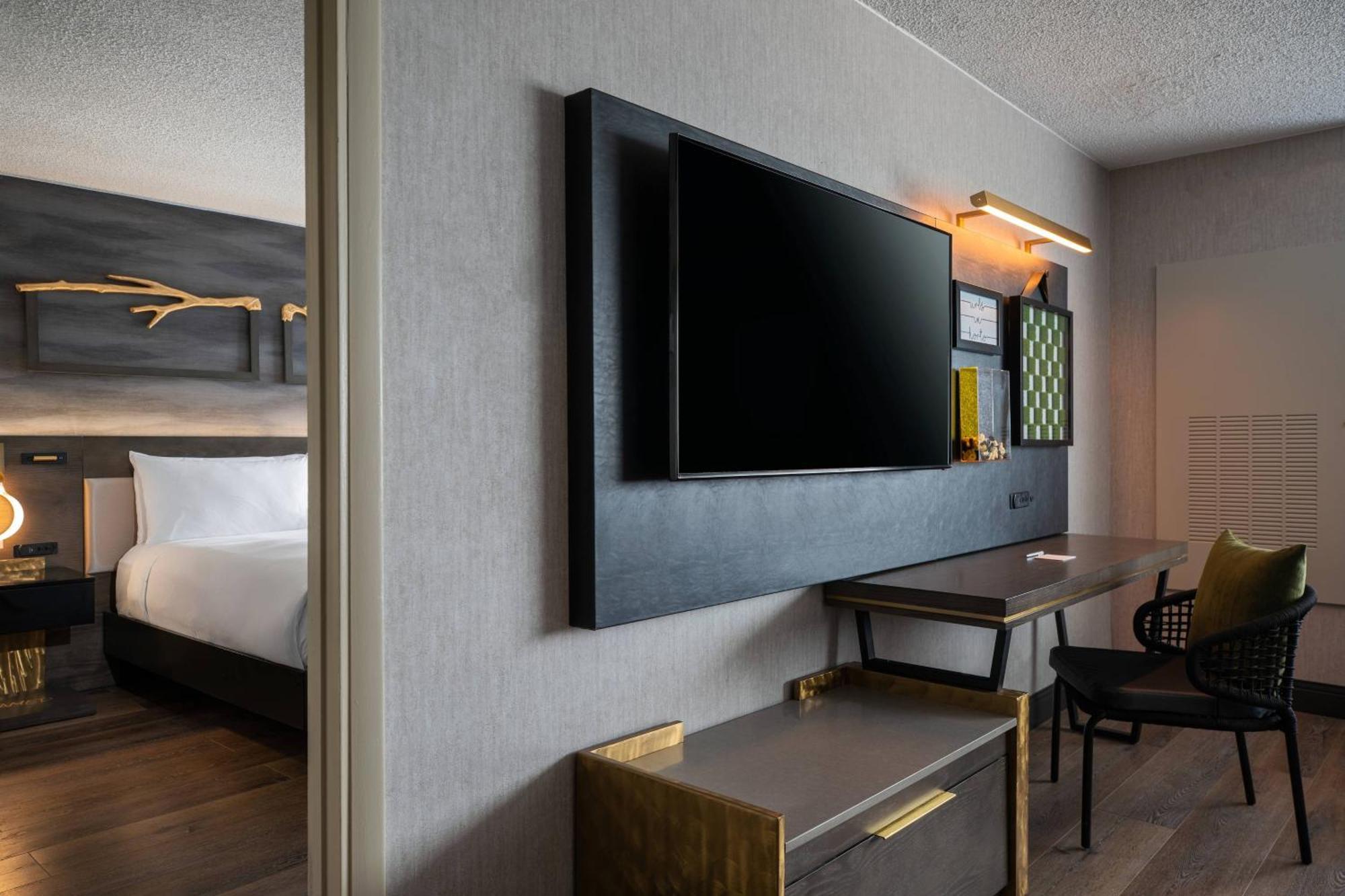 Renaissance Chicago North Shore 4*