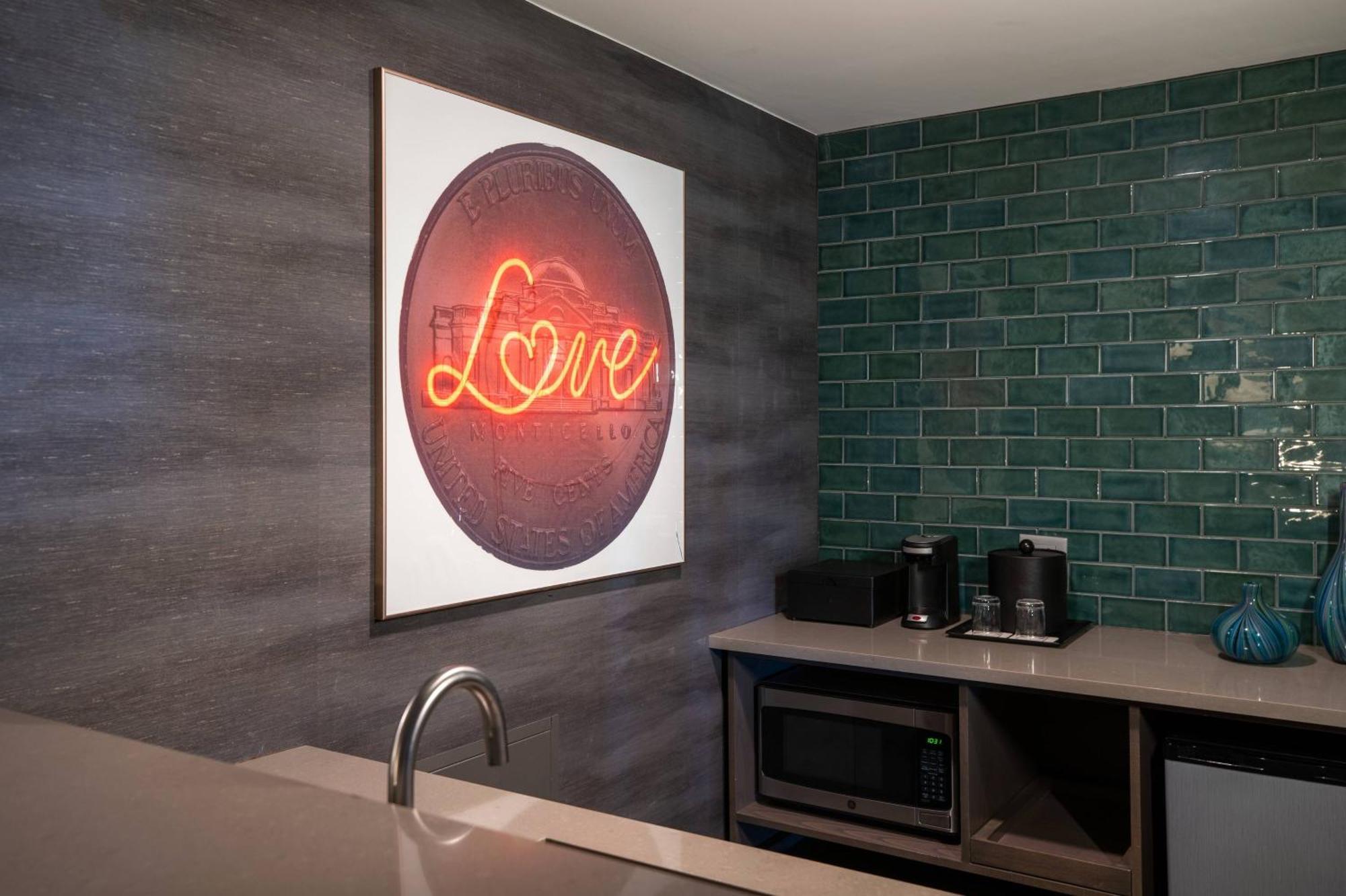 Renaissance Chicago North Shore 4*