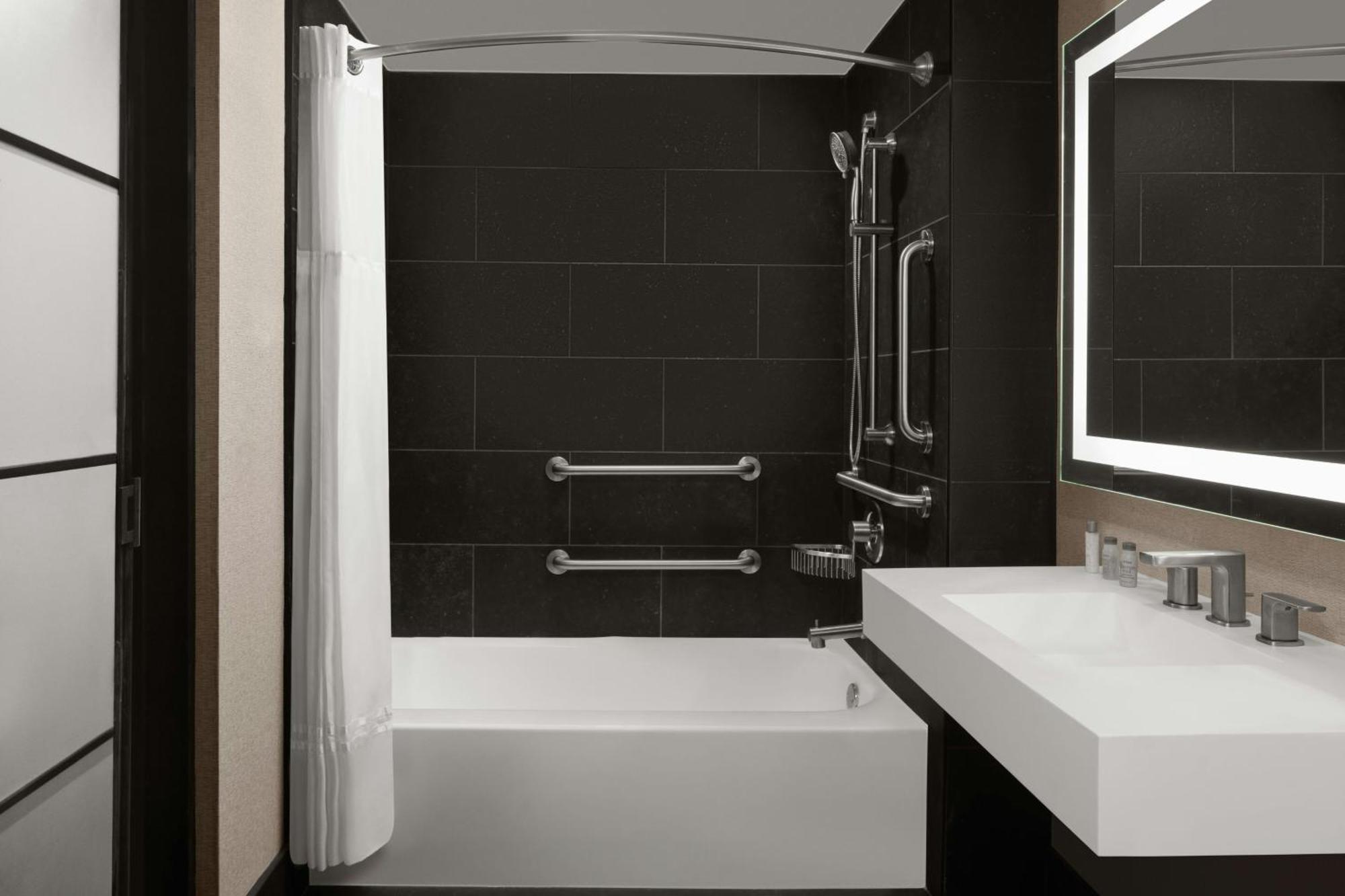 Hotel Renaissance Chicago North Shore