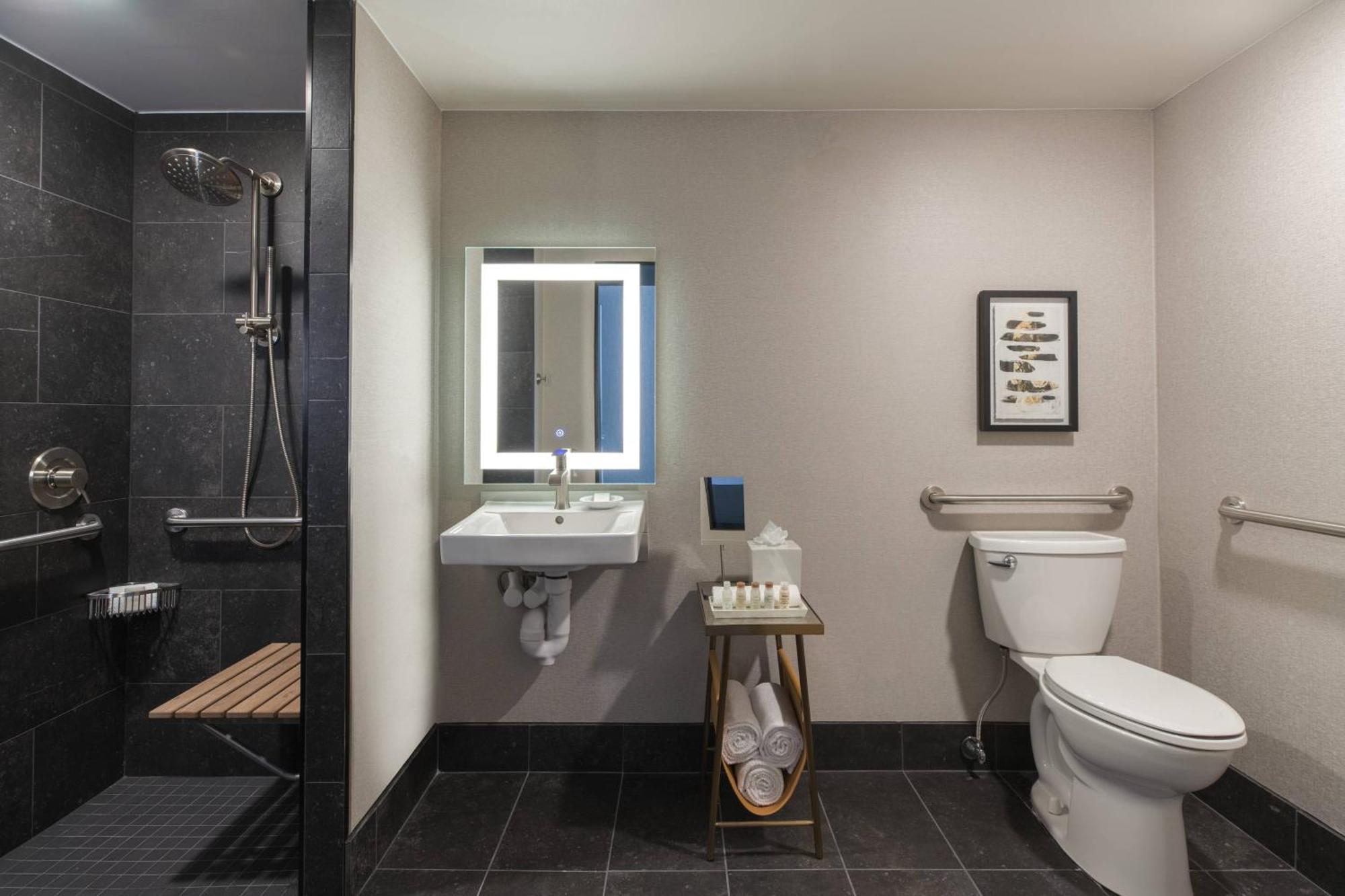 Renaissance Chicago North Shore Hotel 4*