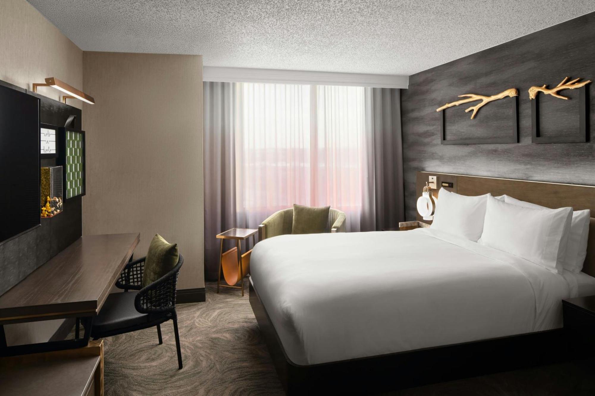 Renaissance Chicago North Shore 4*