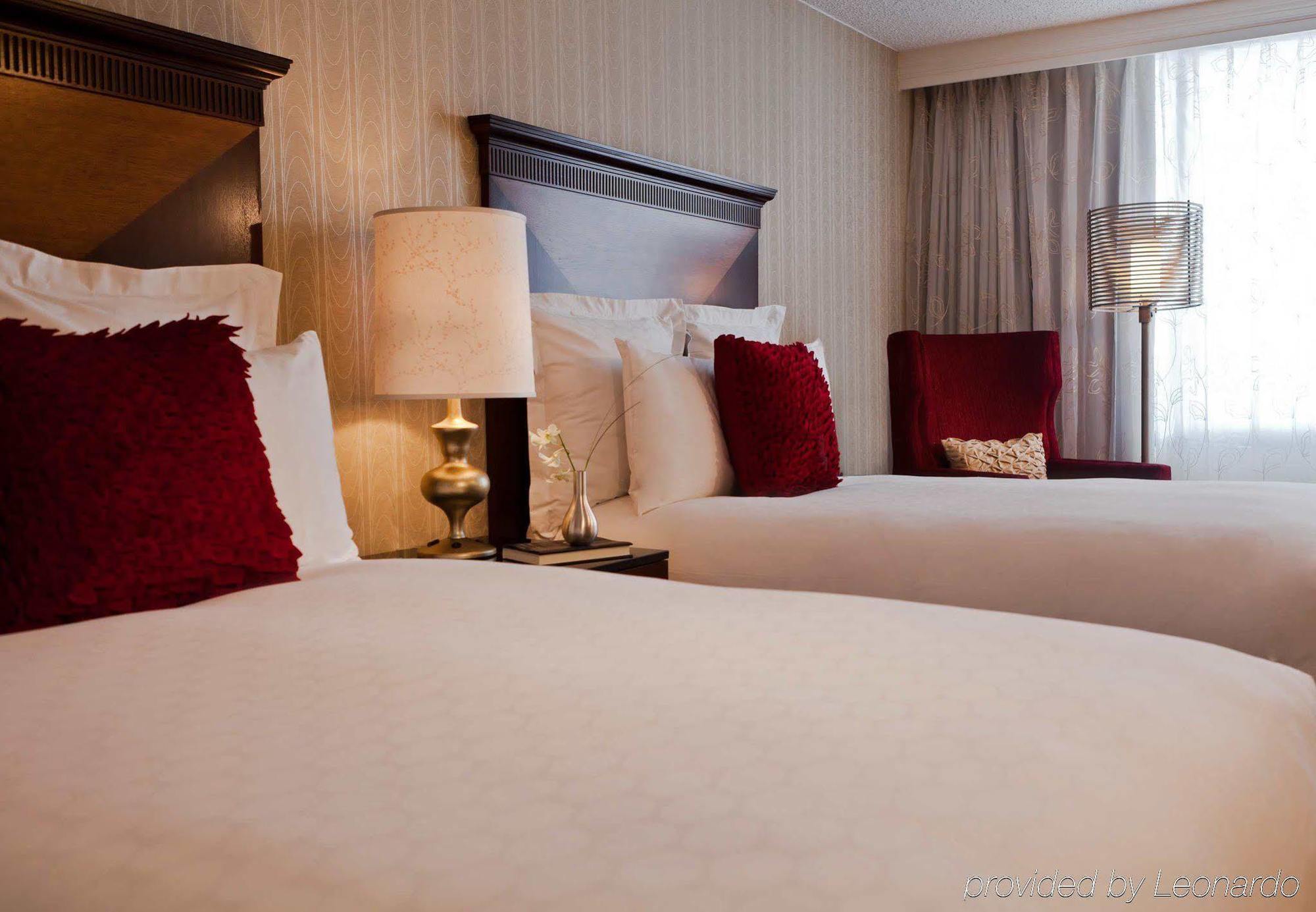 Hotel Renaissance Chicago North Shore 4*