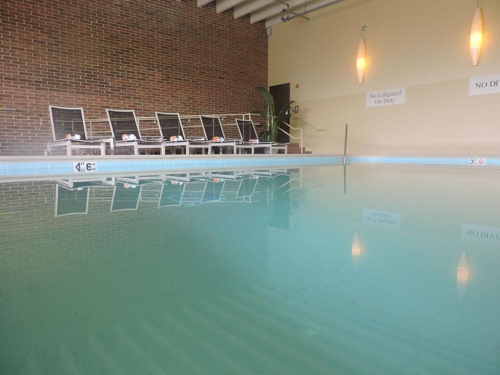 Renaissance Chicago North Shore Hotel 4*