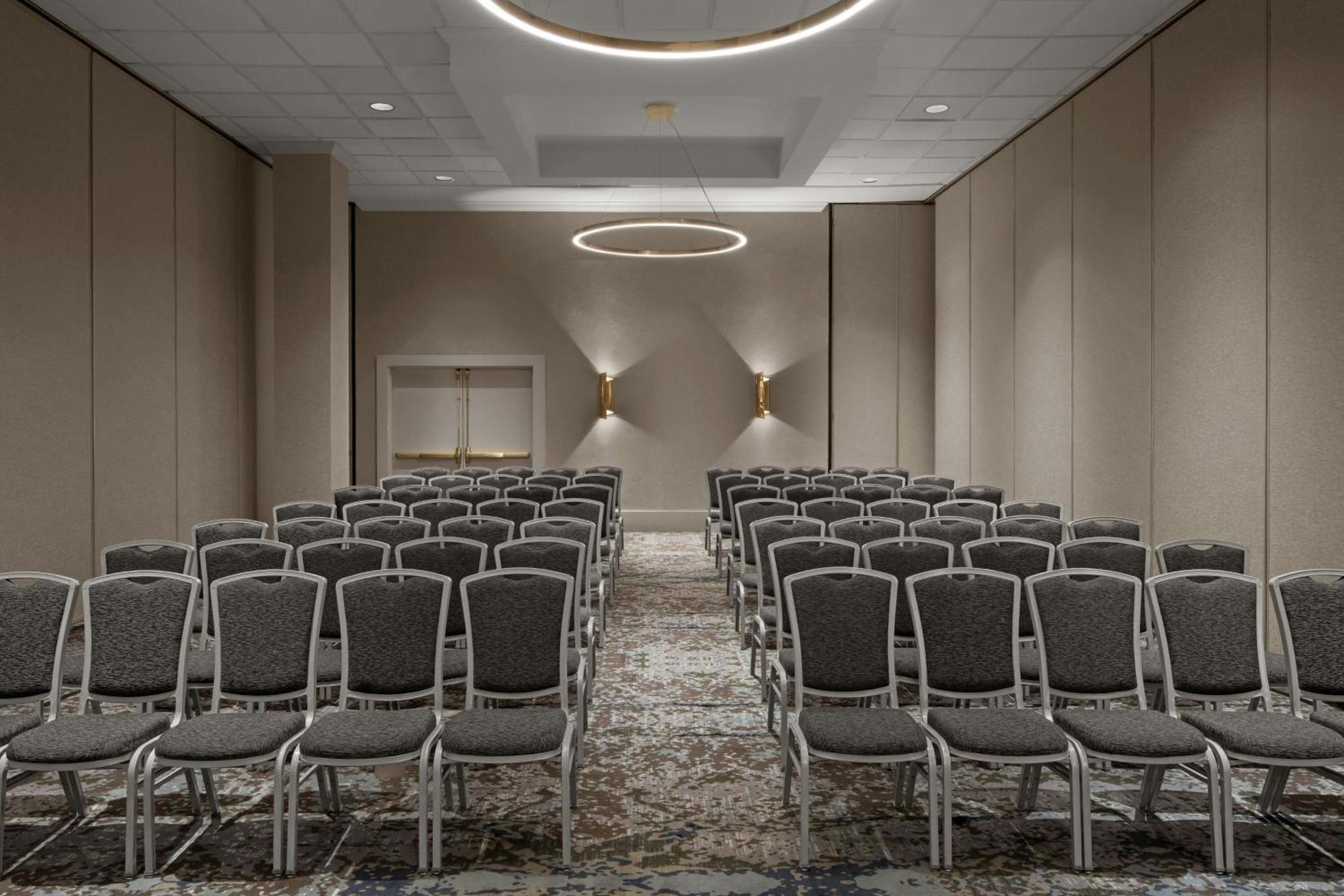 Hotel Renaissance Chicago North Shore