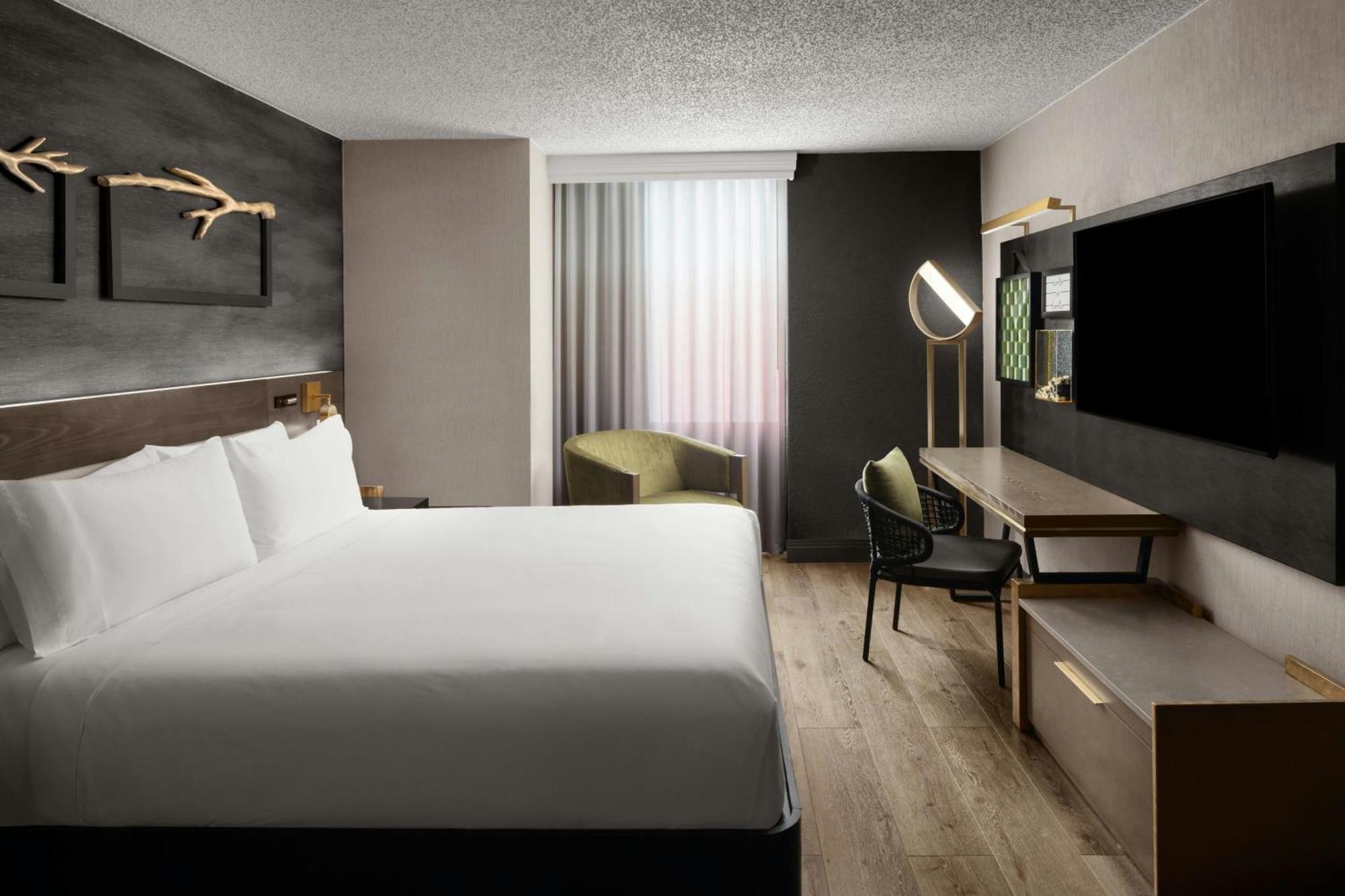 Renaissance Chicago North Shore
