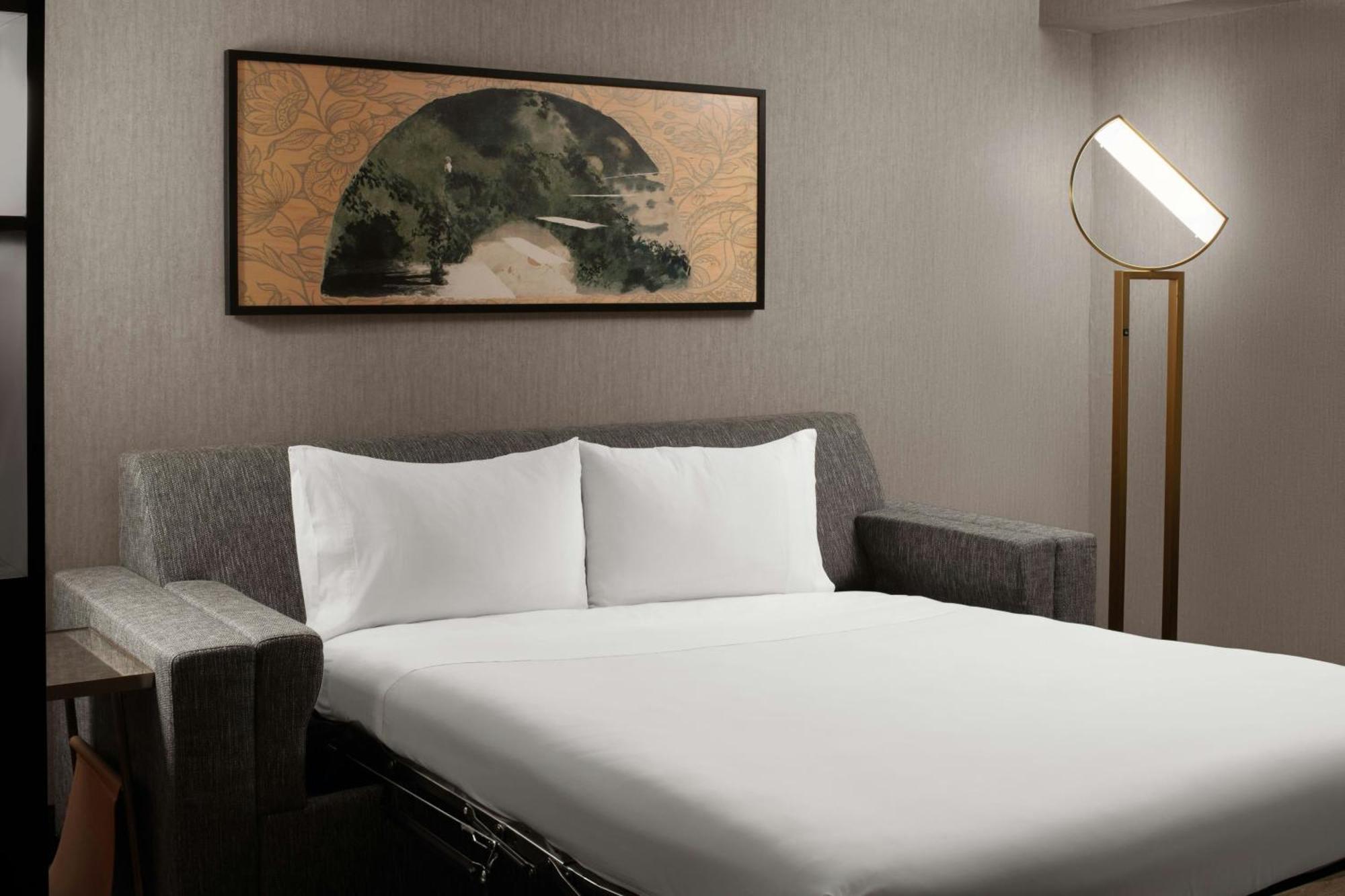 Hotel Renaissance Chicago North Shore 4*